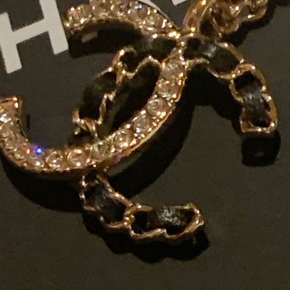 Chanel authentic rare sold out Gold and Black Pendant Necklace this season - Picture 7 of 17